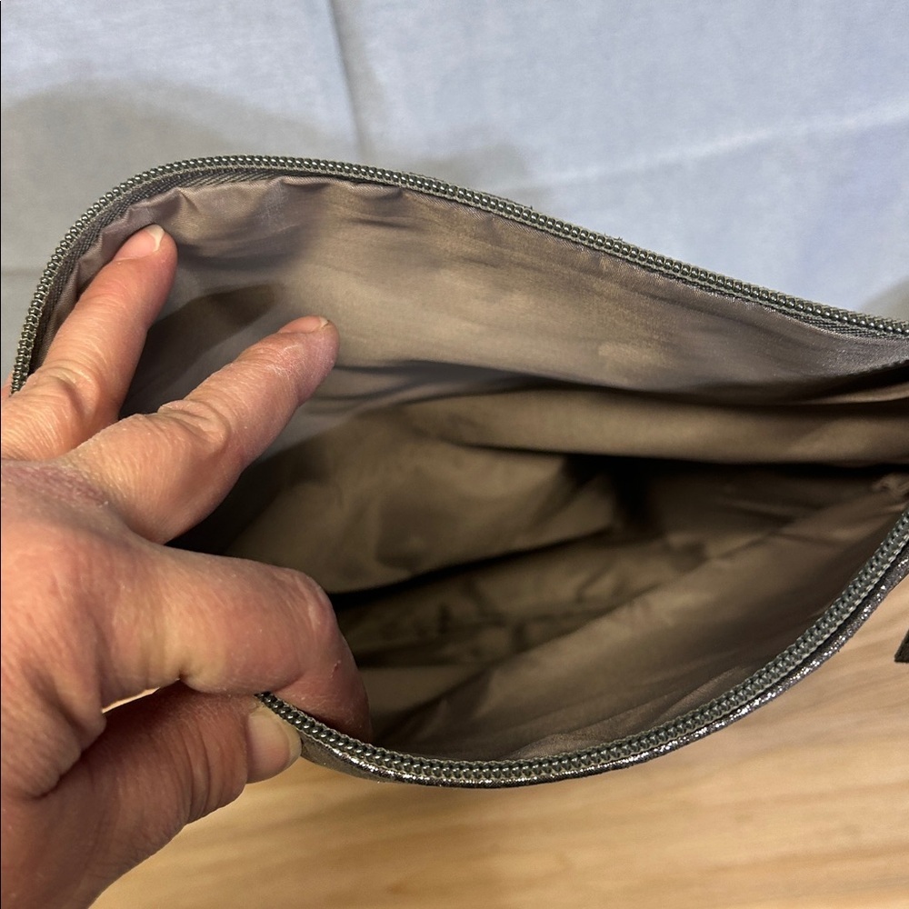 Elegant grey sparkling Clutch with Tassel - Picture 3 of 4